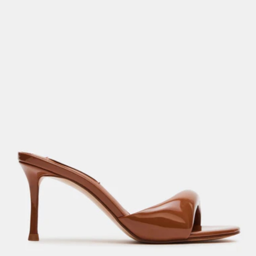 STEVE MADDEN NUDE PATENT HEEL SIZE 9